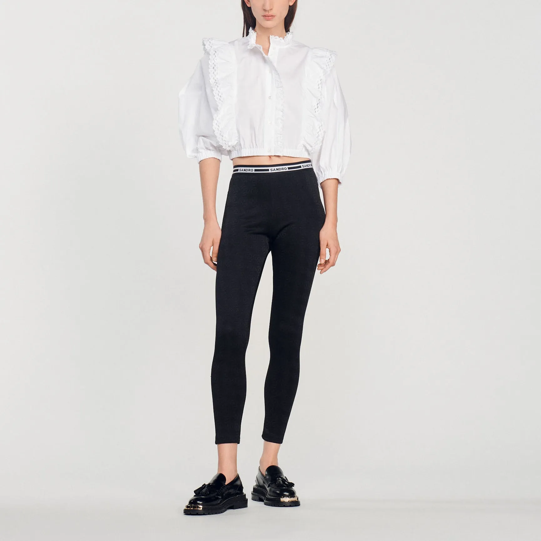 Blouse à volants et dentelle