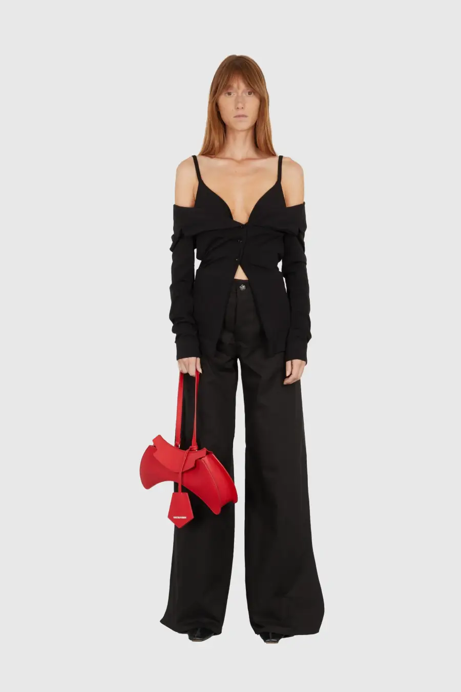 Pantalon évasé et plis latéraux