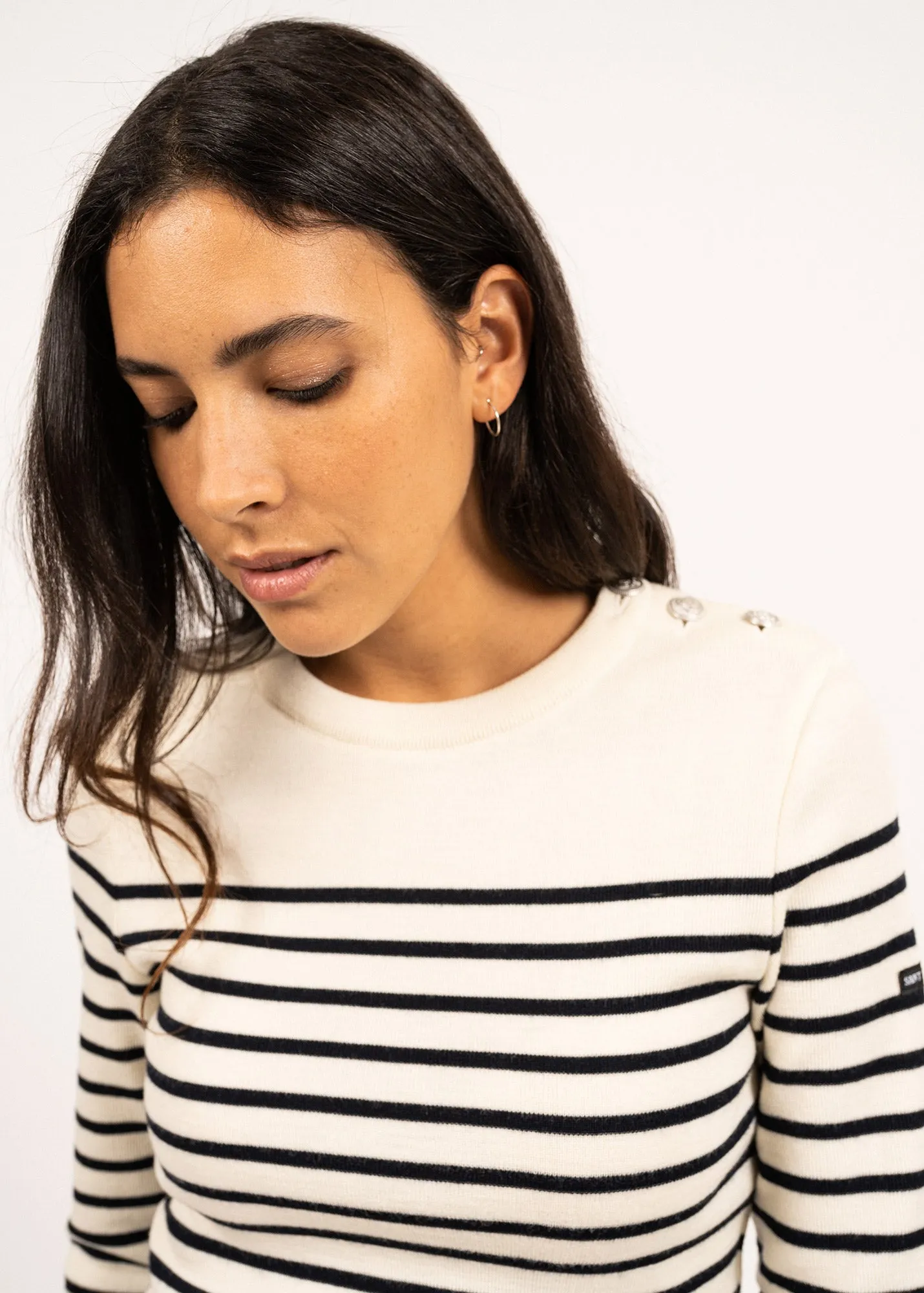Pull marin rayé Marée - coupe ajustée, en maille de laine (ECUME/NAVY)